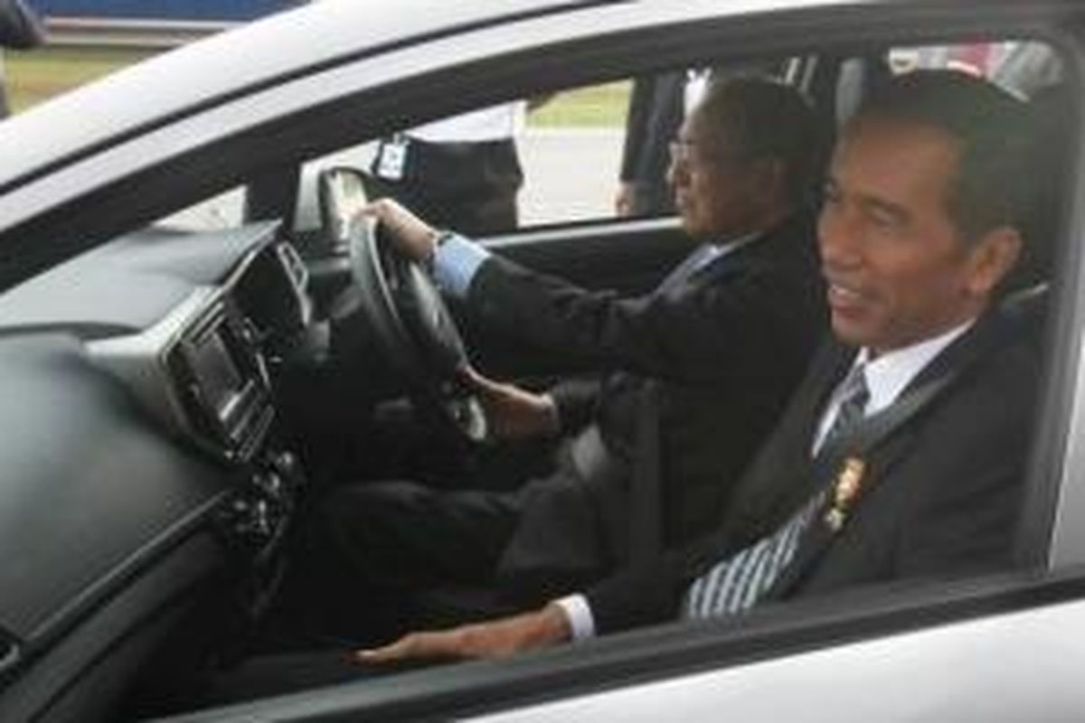 Presiden RI Joko Widodo jajal New Proton Iriz bersama Chairman Proton Mahathir Mohamad