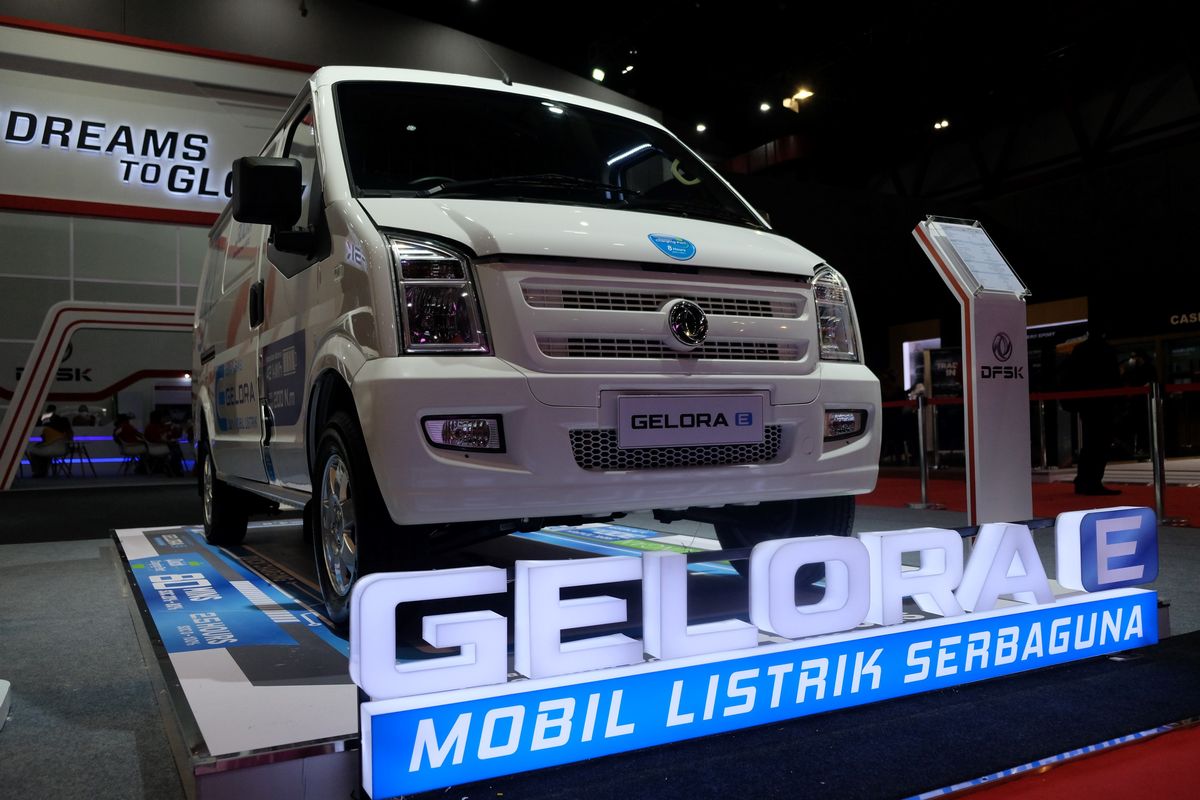 DFSK secara resmi telah meluncurkan DFSK Gelora E sebagai the first electric commercial vehicle untuk para pengusaha di Indonesia pada ajang Indonesia International Motor Show (IIMS) 20211.