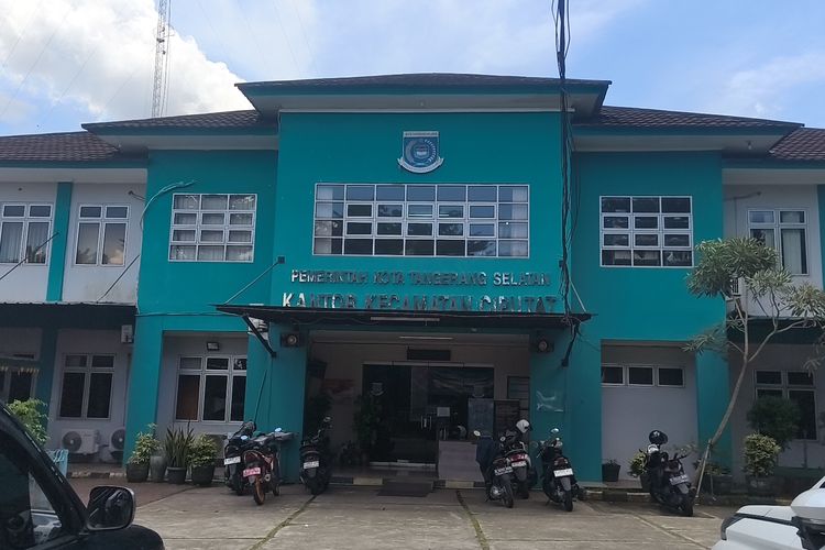 Hari Pertama WFH ASN Tangsel, Pelayanan Kecamatan Ciputat Tetap Buka Meski Lengang