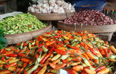 Harga Cabai merah, bawang merah, hingga bawang putih naik drastis pada hari pertama puasa