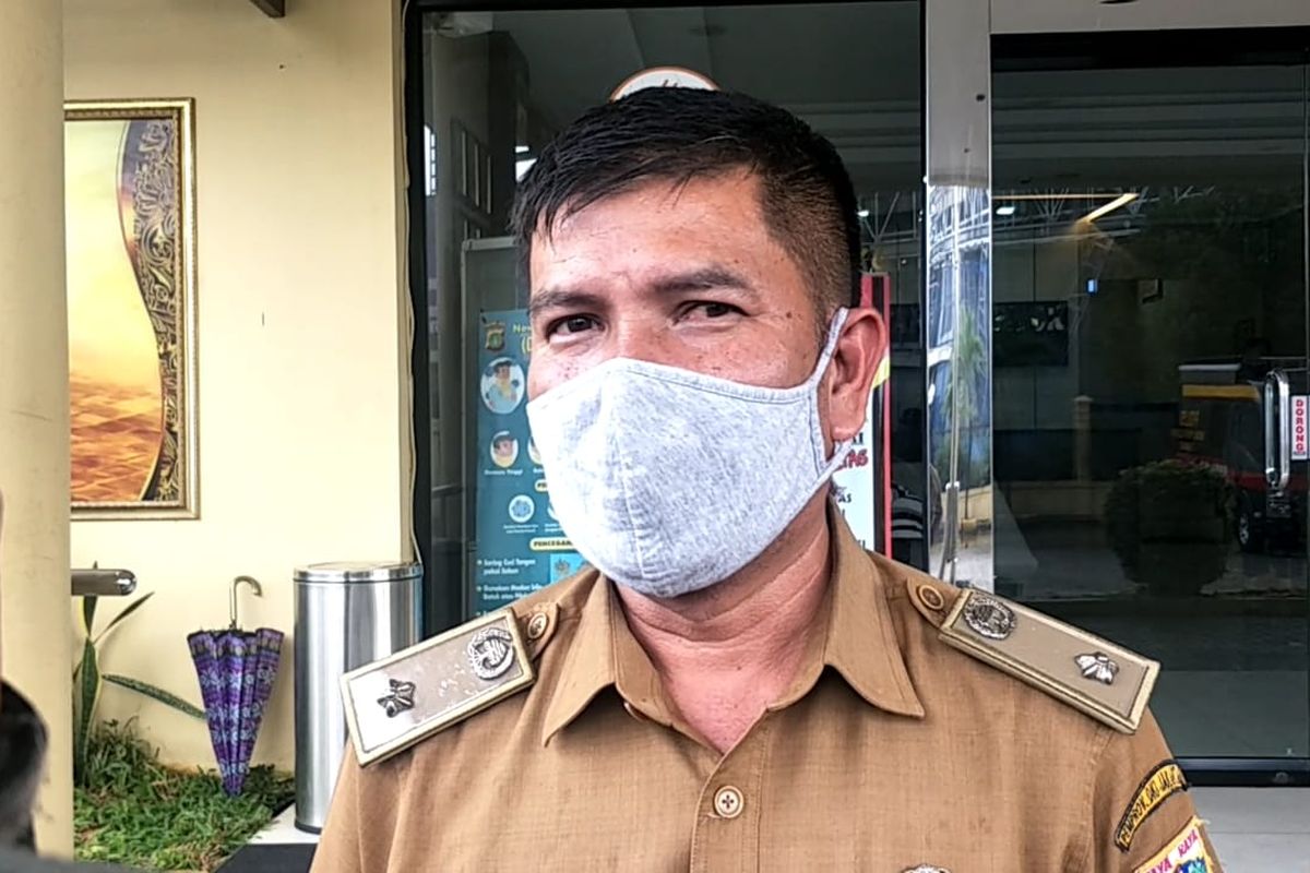Lurah Pluit, Rosiwan ditemui usai pemeriksaan terkait pungli bansos di Polres Pelabuhan Tanjung Priok, Jakarta Utara, Selasa (24/11/2020),