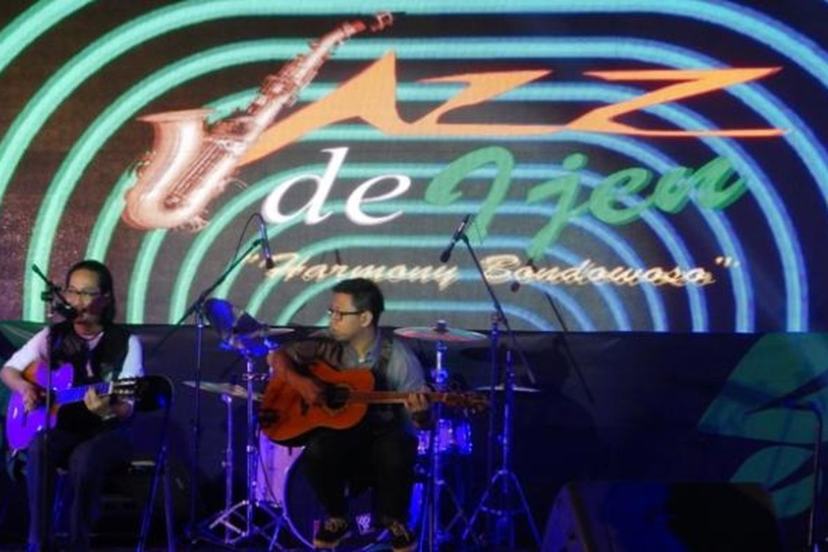 Dian Pramana Putra tampil di Jazz de Ijen yang digelar Sabtu (15/11/2014) di Perkebunan Jampit, Kabupaten Bondowoso, Jawa Timur.