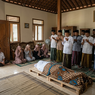 Pedoman Pemulasaraan Jenazah dalam Islam, dari Memandikan hingga Pemakaman 