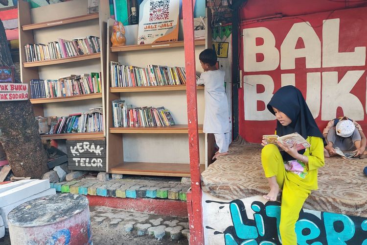 Bale Buku, Oase Literasi di Pos Kamling Cakung