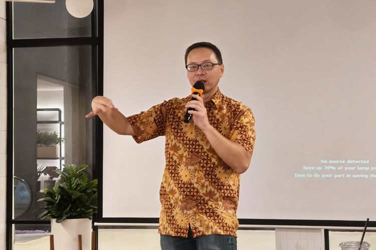 Head of Solutions Architects Asean AWS, Paul Chen dalam acara pengenalan platform pembuatan aplikasi AI custom AWS PartyRock di GoWork Plaza Indonesia, Jakarta Pusat, Selasa (27/8/2024).
