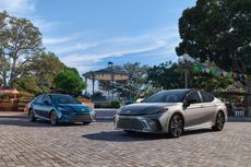 Generasi Terbaru Toyota Camry Meluncur, Hanya Ada Versi Hybrid