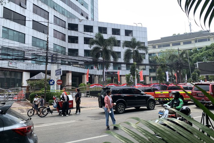 Jalan Depan Gedung Bapenda DKI Dibuka Satu Jalur, Lalu Lintas Masih Padat