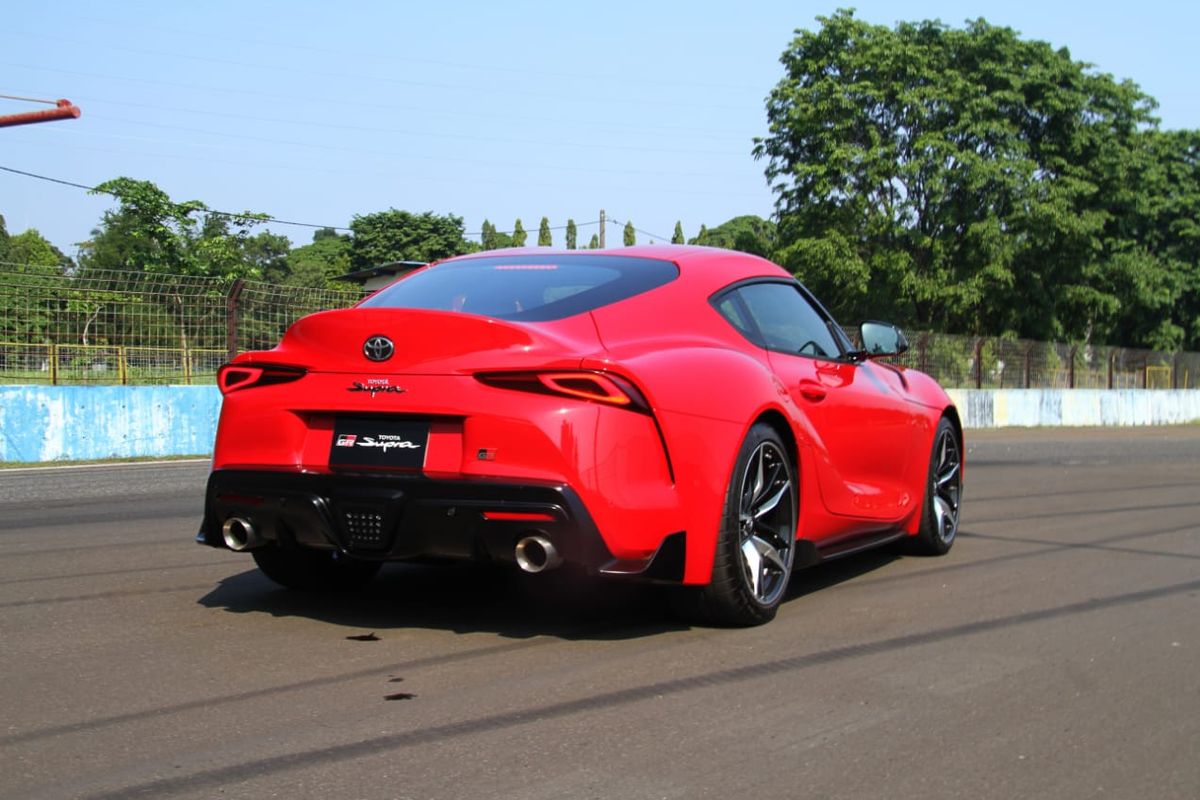 Test Drive Toyota GR Supra di Sirkuit Sentul