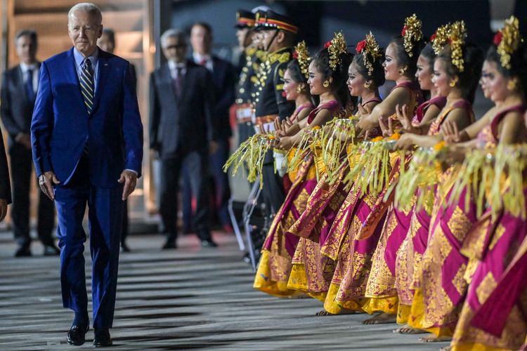 Presiden AS Joe Biden tiba di Bali untuk menghadiri KTT G20, Minggu (13/11/2022) sekitar pukul 21.30 WITA. 