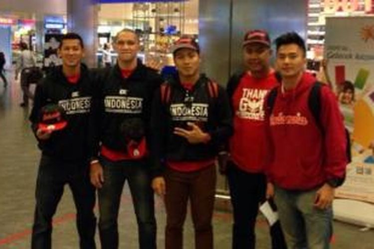Tim basket 3X3 Indonesia, berfoto bersama sesampainya di Istambul, Turki, untuk mengikuti grand final FIBA 3x3 World Tour 2013, Rabu (2/10/2013). 