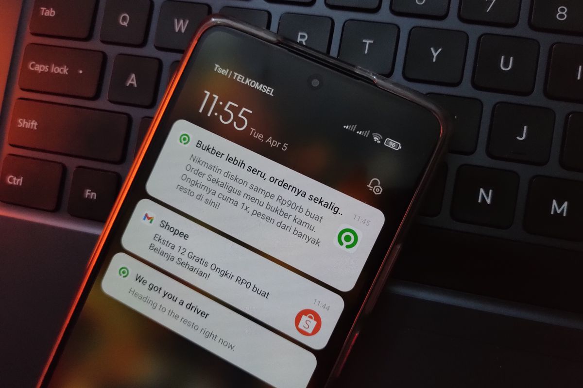 Ilustrasi notifikasi push (push notification) di ponsel Android.