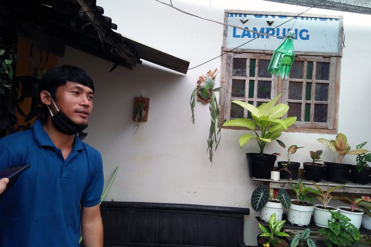 Bambang Sumantri (32) mantan perambah hutan Way Kambas yang sudah 'bertobat'. Bambang kini menjadi penguasaha pupuk kompos di Desa Labuhan Ratu VI Lampung Timur