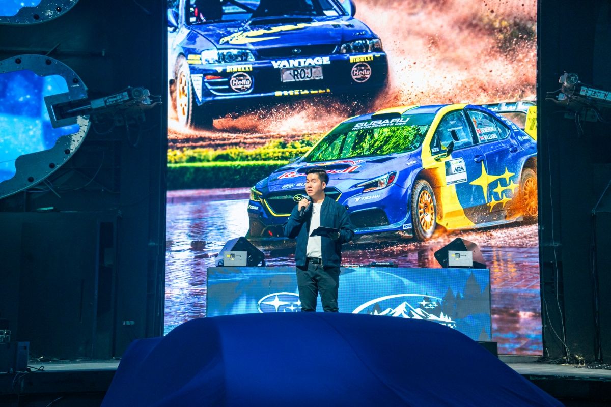Executive General Manager Subaru Indonesia Edward Kencono saat memperkenalkan konsep SUBARUVERSE. 