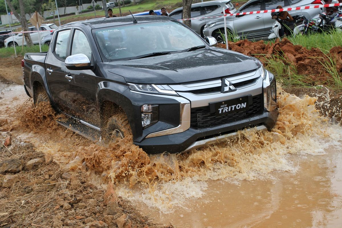 Tes Mitsubishi Triton di Balikpapan