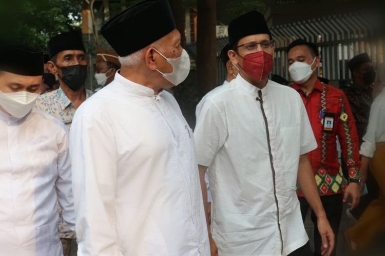 Mendikbud-Ristek Nadiem Anwar Makarim bersama KH. Abdul Hakim Mahfudz, di Pesantren Tebuireng, Jombang, Jawa Timur, Kamis (21/10/2021).