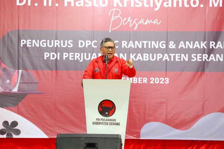 Sekjen PDI-P Hasto Kristiyanto dalam safari kebangsaan di Banten, Minggu (10/12/2023).