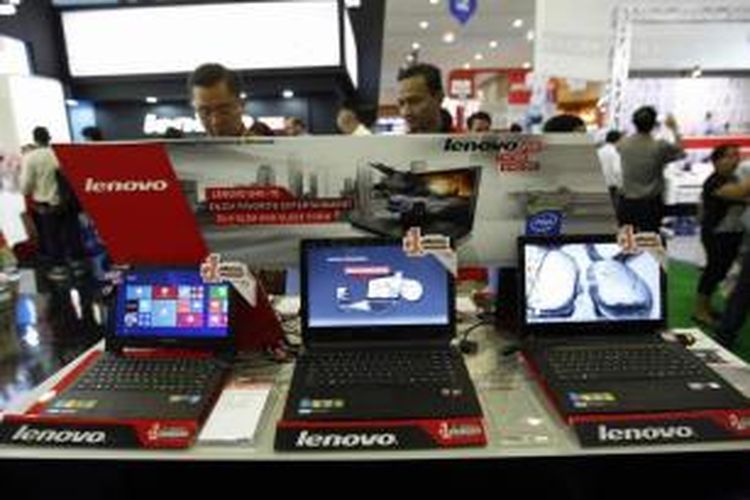 Aneka produk laptop dipamerkan di Mega Bazaar 2015 di Jakarta Convention Center, Jakarta, Rabu (4/3/2015). Pameran yang digelar bersamaan dengan Focus Expo ini akan berlangsung hingga Minggu, 8 Maret. Terdapat berbagai produk gadget, komputer, kamera hingga aksesori fotografi.