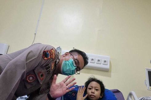 Kapolri Bawa Sinta Aulia, Bocah Penderita Tumor Kaki Asal Rembang Naik Helikopter ke RS Polri Jakarta