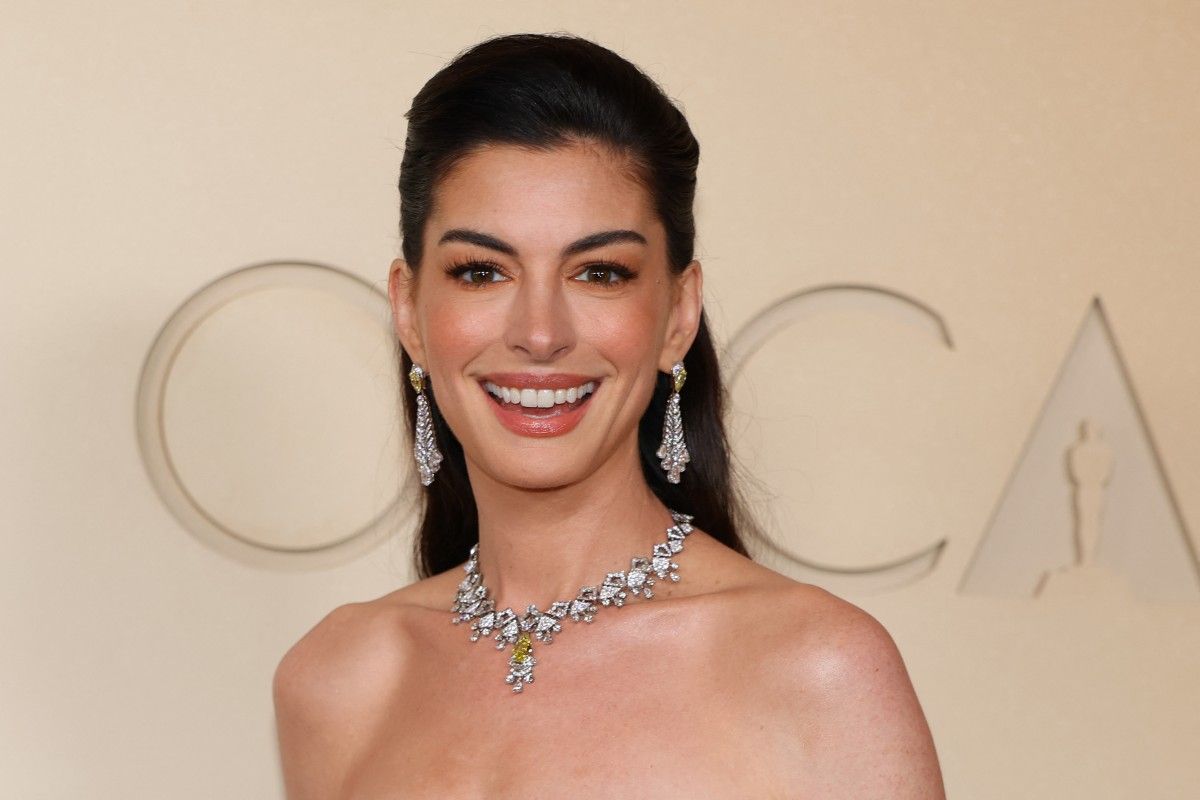 Anne Hathaway Luruskan Isu Kontroversi Casting The Devil Wears Prada 2