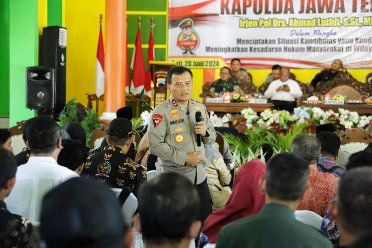 Kapolda Jateng Irjen Ahmad Luthfi saat menyambangi Kecamatan Sukolilo, Kabupaten Pati, Kamis (20/6/2024).