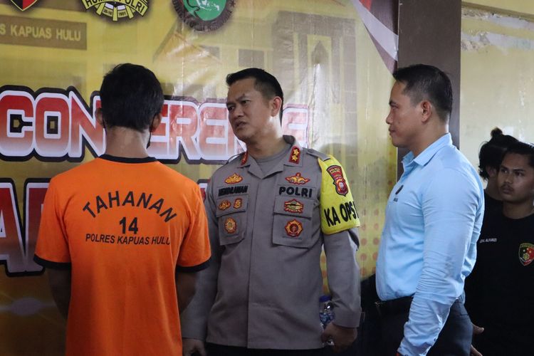 Kasus tewasnya Hety Karmila (26), seorang bidan di dalam perumahan perkebunan kelapa sawit, Kecamatan Semitau, Kabupaten Kapuas Hulu, Kalimantan Barat (Kalbar) terungkap. Seorang pria berinisial NR telah ditangkap dan ditetapkan sebagai tersangka pembunuhan sekaligus pemerkosaan. 