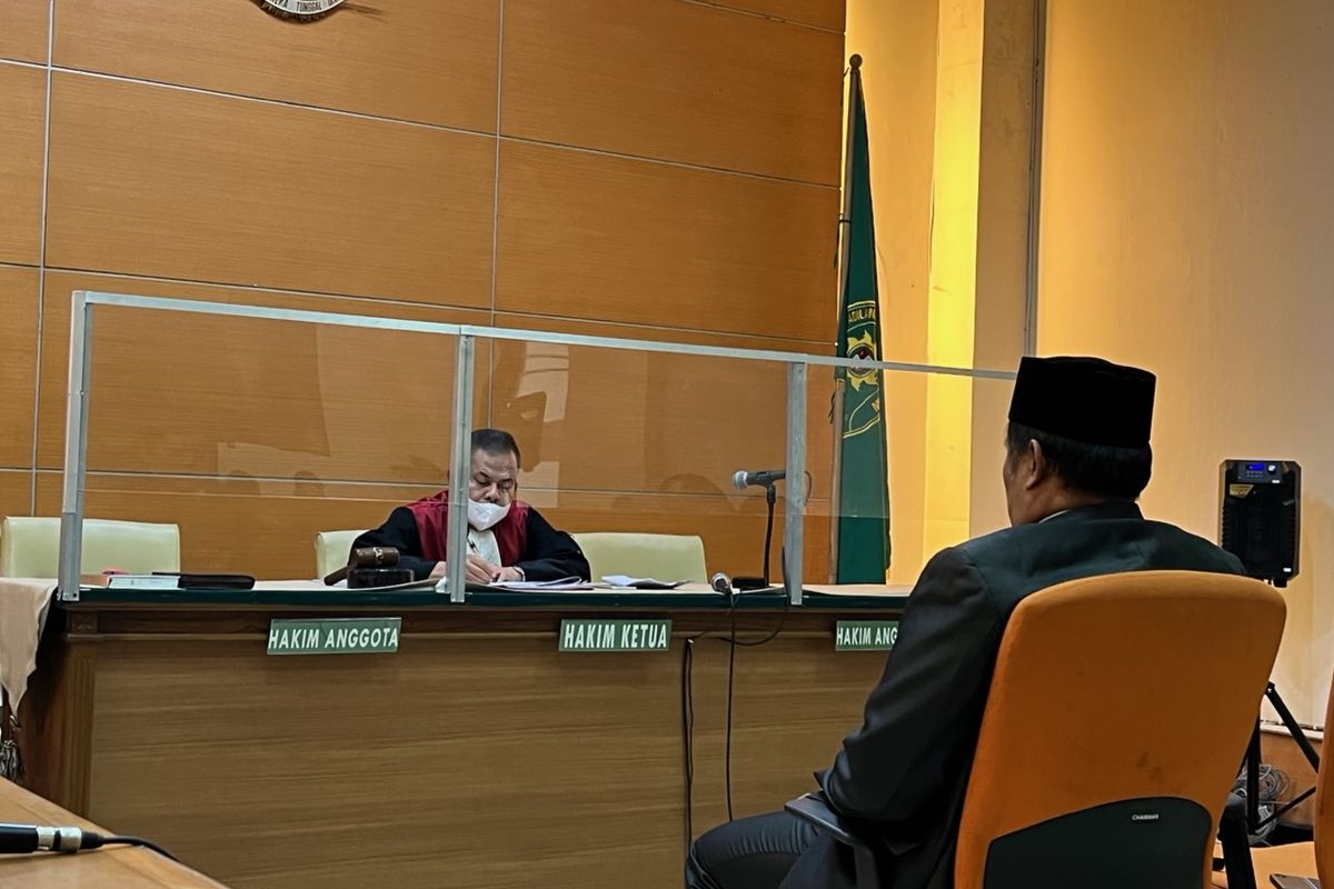 Koordinator Masyarakat Anti-Korupsi Indonesia (MAKI) Boyamin Saiman menjadi saksi dalam sidang gugatan praperadilan dugaan gratifikasi fasilitas helikopter Ketua KPK Firli Bahuri di Pengadilan Negeri (PN) Jakarta Selatan, Rabu (24/5/2023)