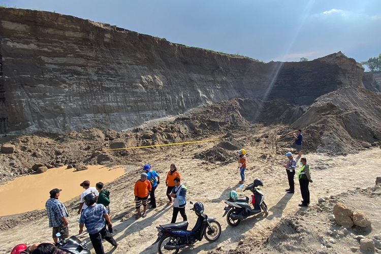 Hasil tambang bauksit dapat dimanfaatkan untuk pembuatan aluminium, di mana manfaat bauksit digunakan untuk menghasilkan beragam produk logam antikarat.