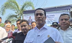 Bapanas Salurkan Bantuan Pangan 93 Ton Beras di Subang
