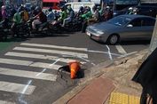 Jalan Ambles di Jakarta Timur, Lubang Dalam di Tikungan Bikin Pengendara Nyaris Jatuh