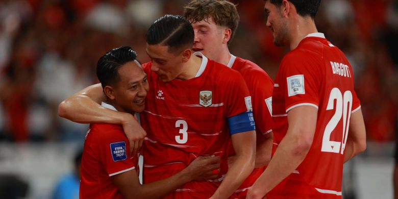 Sejumlah pemain timnas Indonesia berselebrasi setelah Beckham Putra mencetak gol ke gawang Saint Kitts and Nevis pada laga FIFA Series 2026 di Stadion Gelora Bung Karno, Jakarta, Jumat (27/3/2026). Indonesia menang 4-0 atas Saint Kitts and Nevis.