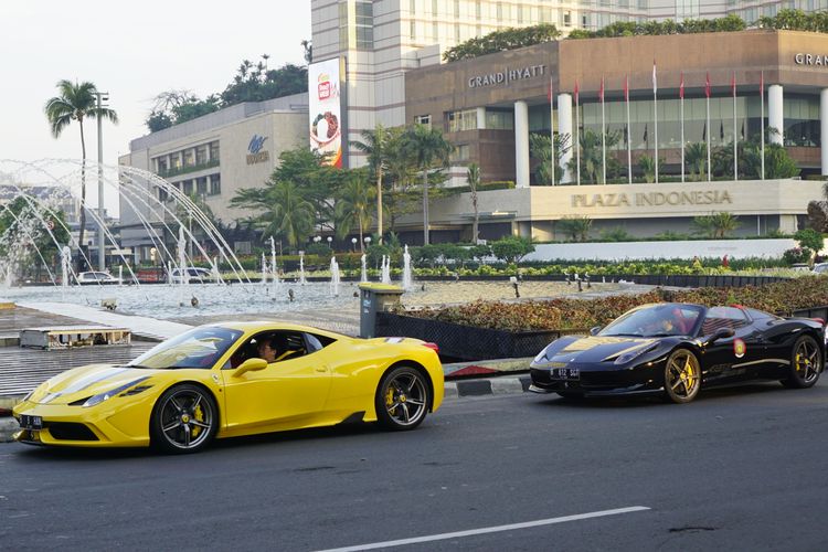 Komunitas otomotif manfaatkan jalan lengang Jakarta di Lebaran hari pertama