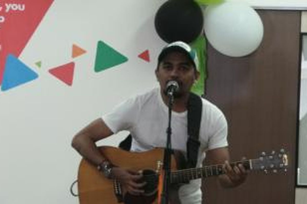 Glenn Fredly tampil dalam perayaan ulang tahun KOMPAS.com yang ke-6, di Gedung Kompas Gramedia lantai VI, Palmerah Barat, Jakarta Pusat, Senin (2/6/2014).