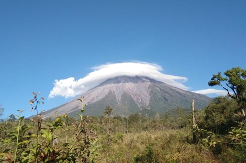 Masih Berbahaya, Pendakian Gunung Semeru Belum Dibuka