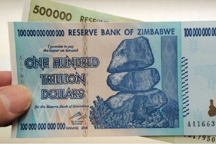 Mata uang zimbabwe terus mengalami devaluasi.