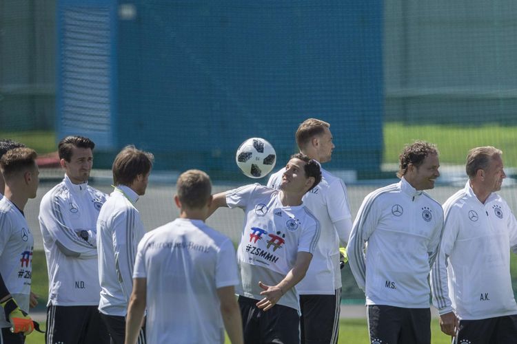 Suasana latihan tim nasional Jerman yang dipimpin pelatih kepala, Joachim Loew di CSKA Sport Bas, Vatutinki, Rabu (13/6/201). Timnas Jerman akan menghadapi Meksiko pada laga perdananya di Piala Dunia 2018 pada 17/6/2018.