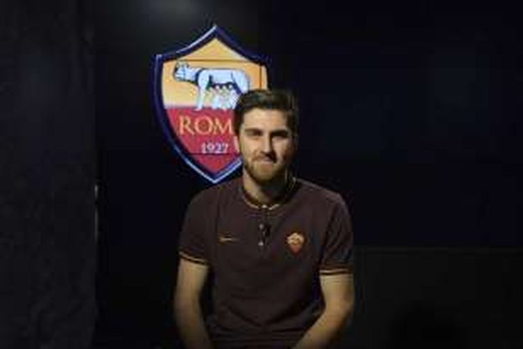 Bek asal Bosnia Herzegovina, Ervin Zukanovic, resmi dipinjam AS Roma dari Sampdoria pada Jumat (29/1/2016) waktu setempat atau Sabtu dini hari WIB.