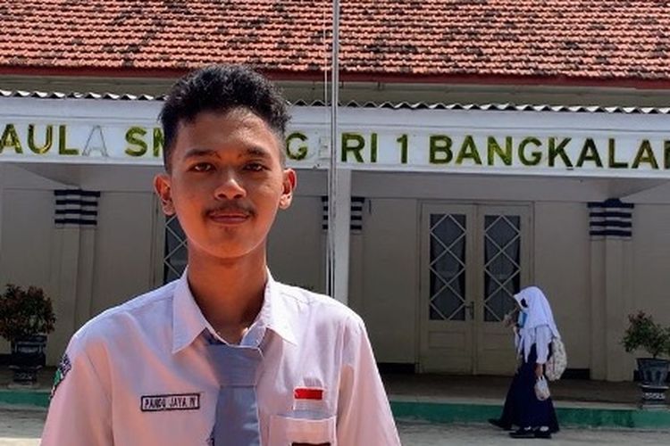 Pandu Jaya Winanga, siswa SMAN 1 Bangkalan, Jawa Timur berhasil menemukan bug dalam aplikasi edutech, RuangGuru, sehingga mampu mencegah potensi serangan dan meningkatkan keamanan digital.