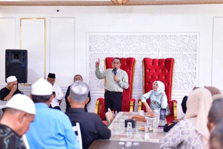 Calon gubernur Sumatera Utara nomor urut 2 Edy Rahmayadi saat menggelar pertemuan dengan pengurus PDI-P di Kabupaten Labuhanbatu Selatan, Sumut, Senin (30/9/2024). 
