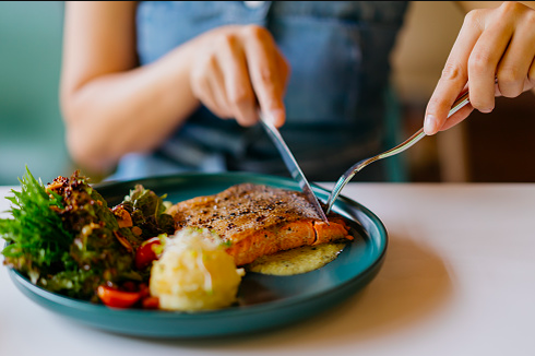 Resep Salmon Panggang Saus Bawang, Sajikan untuk Acara Spesial