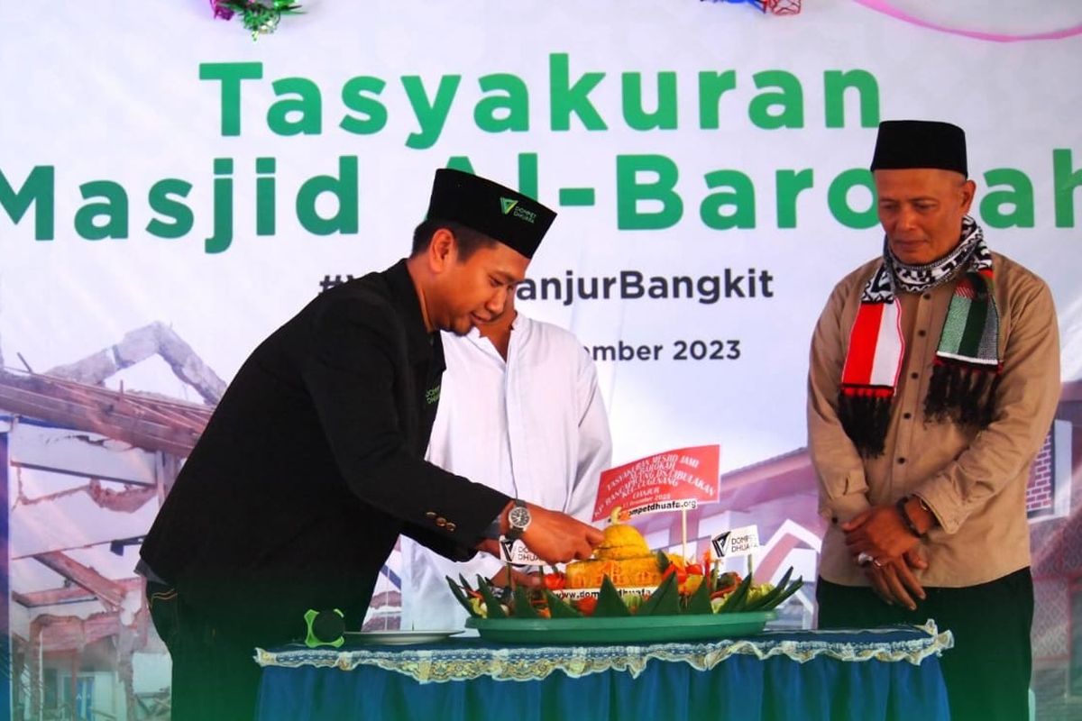 Dompet Dhuafa meresmikan masjid Al Barokah dari hasil Wakaf Cianjur Bangkit yang merupakan persembahan donatur Dompet Dhuafa untuk masyarakat Cianjur yang terdampak gemoa bumi, beberapa waktu lalu.
