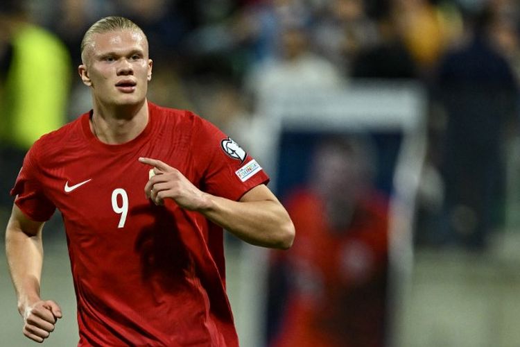 Penyerang Norwegia, Erling Haaland, saat bertanding melawan Cyprus pada Kualifikasi Euro 2024 di Stadion AEK, 12 Oktober 2023. (Photo by Jewel SAMAD / AFP)