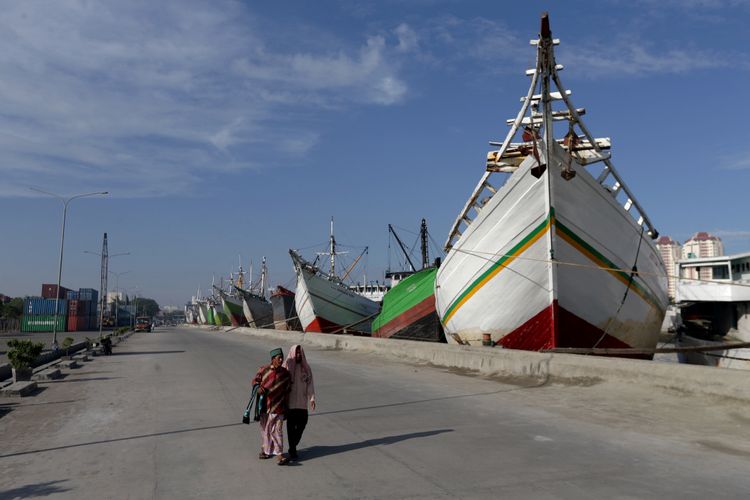 Pelabuhan Sunda Kelapa Jakarta merupakan pelabuhan penting di Indonesia untuk angkutan antarpulau. Sejarah Pelabuhan Sunda Kelapa sudah ada sejak zaman Portugis. KOMPAS IMAGES/KRISTIANTO PURNOMO