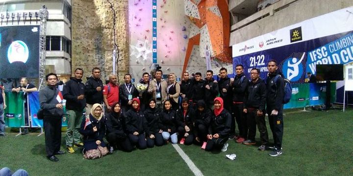  Timnas Panjat Tebing berfoto bersama Menpora Imam Nahrawi yang disela-sela kunjungan kerjanya ke Rusia, turut menyaksikan dan memberikan dukungan kepada atlet Indonesia yang turun di ajang IFSC World Cup 2018 di Moscow.