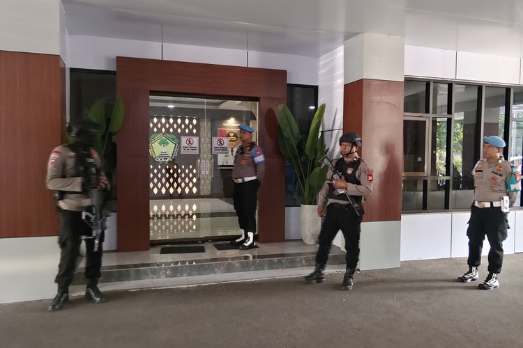 Rujab dan Kantor Bupati Gowa Digeledah Polisi, Ada Dugaan Kasus Korupsi