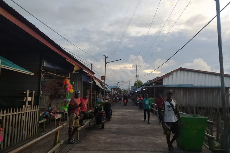 Suasana Distrik Agats, Kabupaten Asmat, Papua, Jumat (25/3/2022). Foto: Rahel Narda