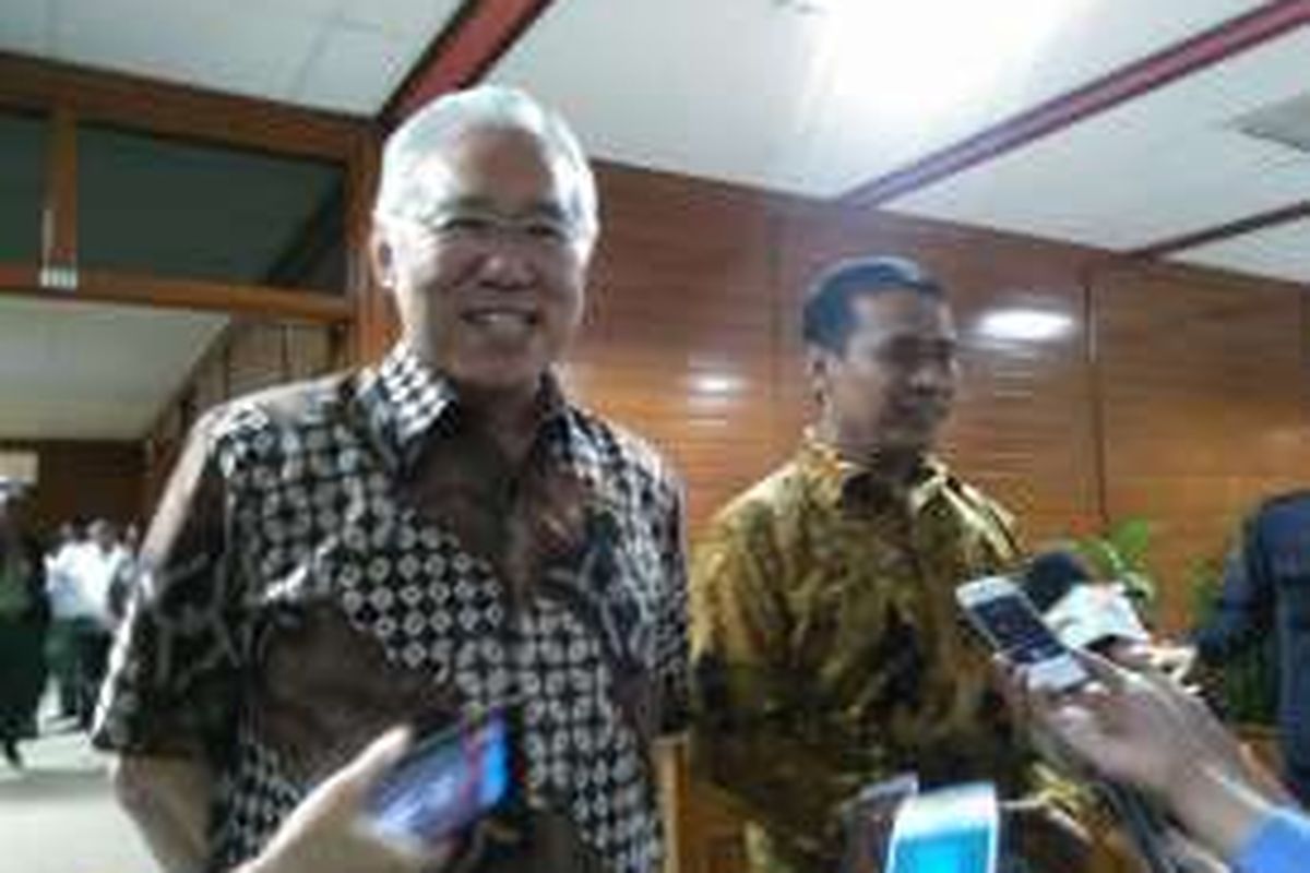 Menteri Perdagangan (kiri) Enggartiasto Lukita dan Menteri Pertanian (kanan) Andi Amran Sulaiman, di Jakarta, Senin (10/10/2016).