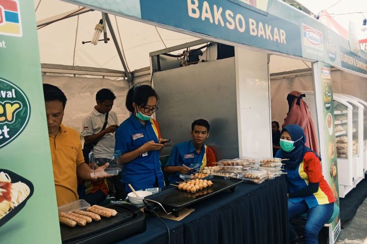 Booth bakso bakar.