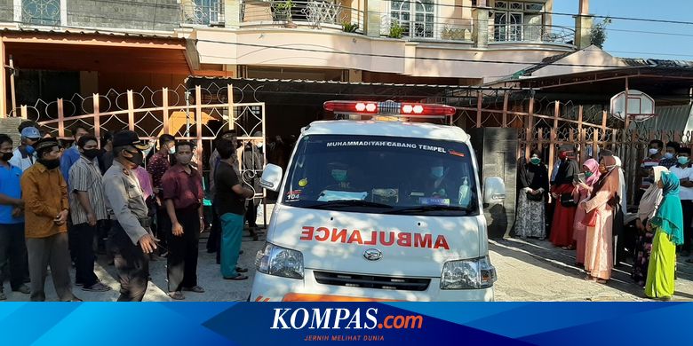 Tujuh Wisatawan yang Terseret Ombak ke Pantai Goa Cemara untuk Acara Keluarga