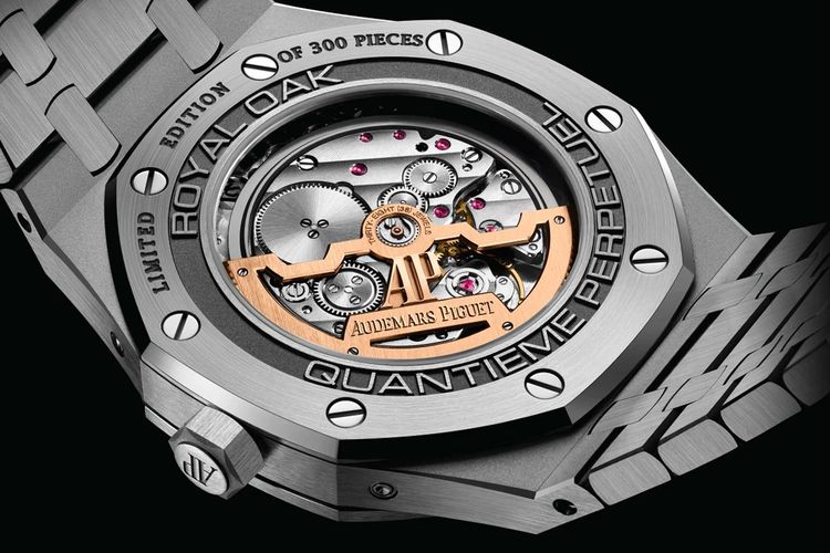 Audemars Piguet membuat kembali 150 arloji Royal Oak Perpetual Calendar- titanium salmon dial.  