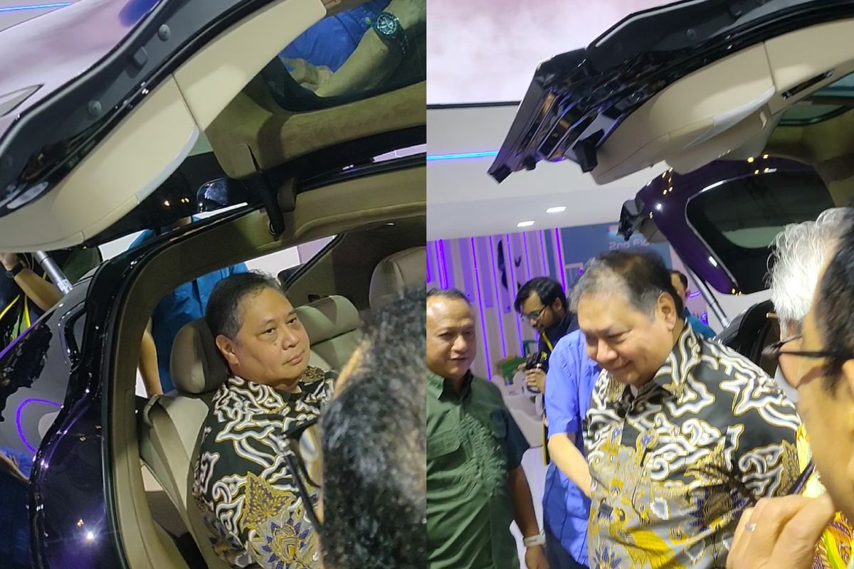 Menteri Koordinator Bidang Perekonomian Airlangga Hartarto saat menjajal Aion Hyptec HT di GIIAS 2024